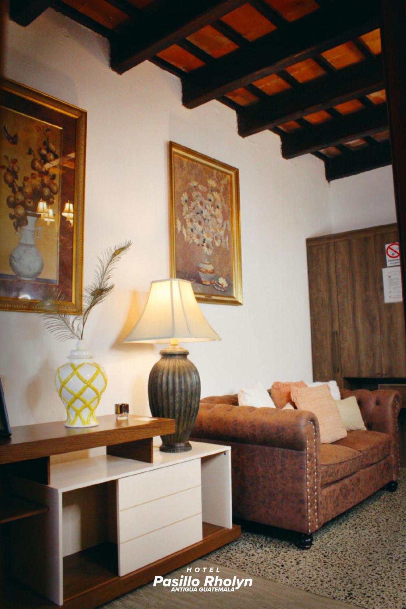 Hotel Rholyn Pura Vida !! Antigua Екстериор снимка