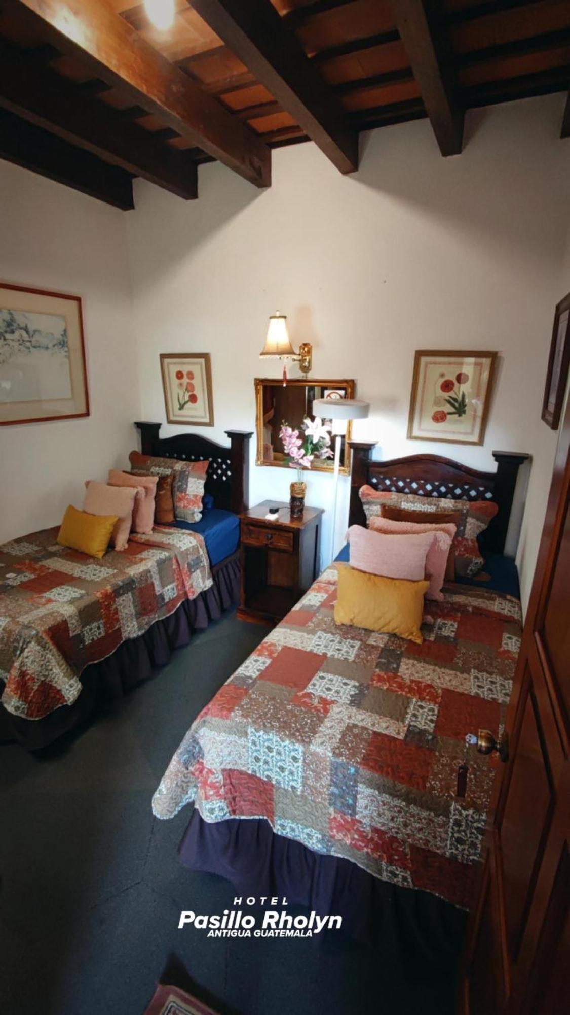 Hotel Rholyn Pura Vida !! Antigua Екстериор снимка