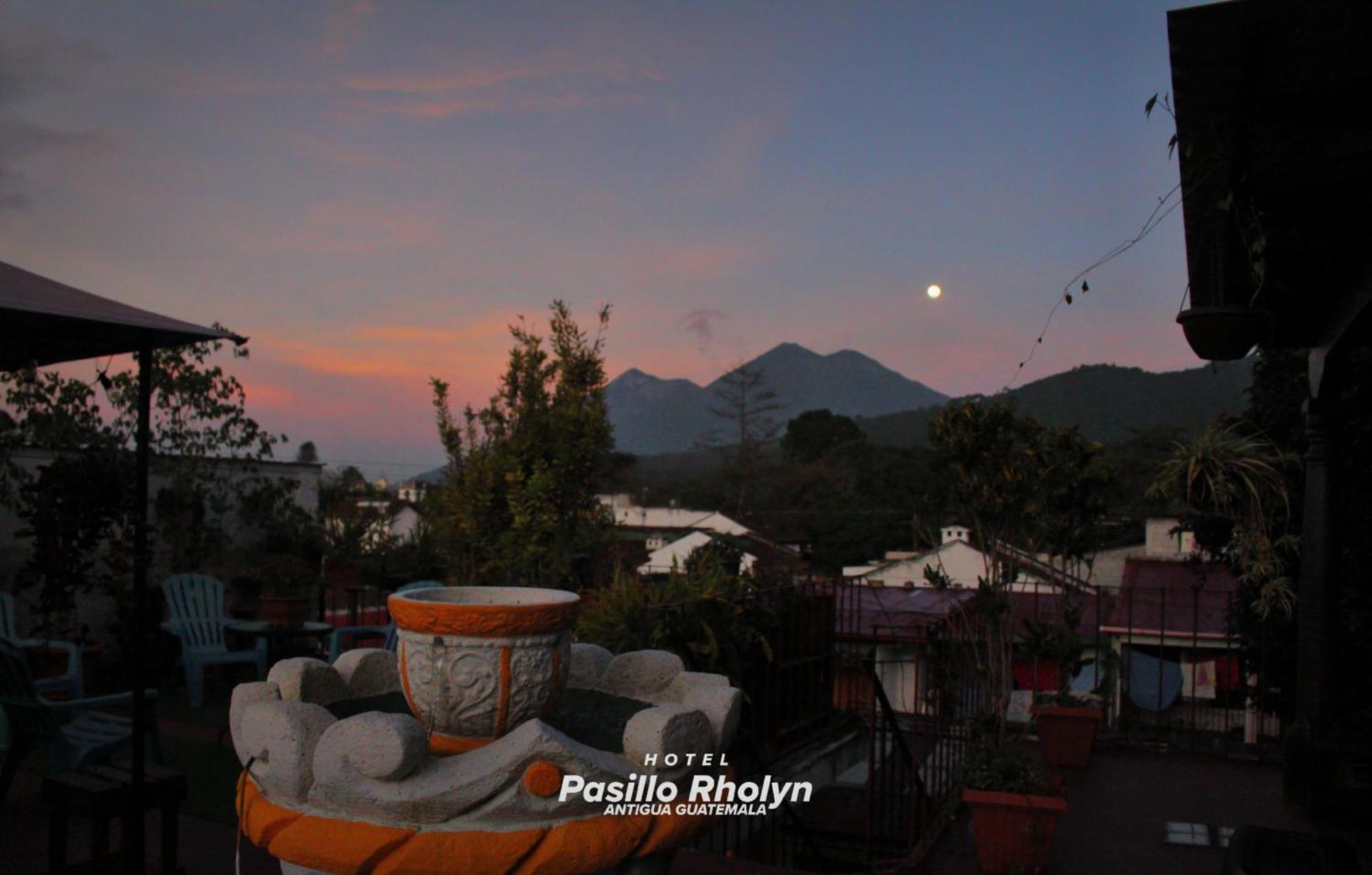 Hotel Rholyn Pura Vida !! Antigua Екстериор снимка